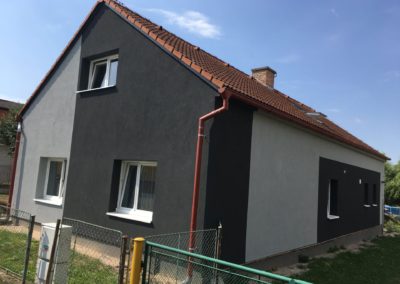 Černá fasáda po renovaci